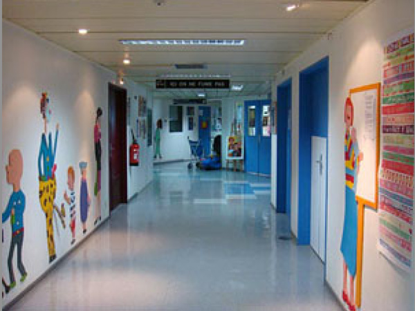 Aujourd'hui, un enfant sur cinq atteint du cancer ne survivra pas. Une douloureuse et inacceptable situation Aujourd'hui, un enfant sur cinq atteint du cancer ne survivra pas. Une douloureuse et inacceptable situation