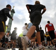 COURIR POUR OLIVIA FOR EVER.  Plusieurs coureurs, aux couleurs de notre association,  ont participé au 38ème Marathon de Paris